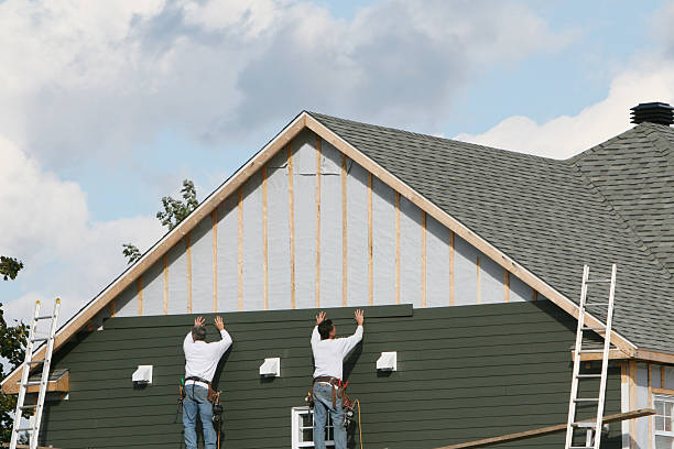 Professional Siding Installation technician working in Brookfield, OH